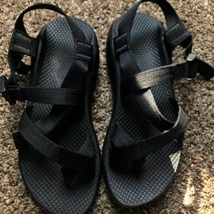 Chacos: Black Wide Strap Z/2